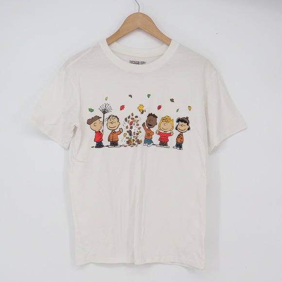 Peanuts Tops - Peanuts T-Shirt Womens S Freeze Graphic Fall Leaves Off-White Snoopy Excellent